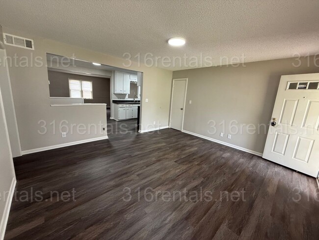 Building Photo - 2943 S Volutsia Ave