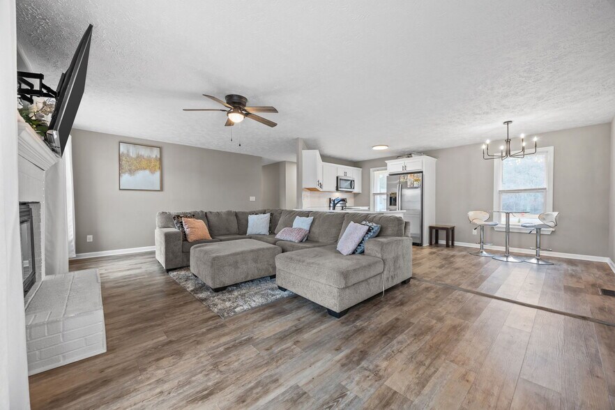 Building Photo - 38 Hallmark Dr