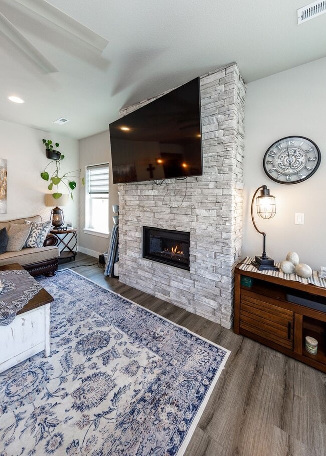 Building Photo - Luxury Ranch-Style Home for Rent | Wolf Ranch | D20 Schools | Pikes Peak Views