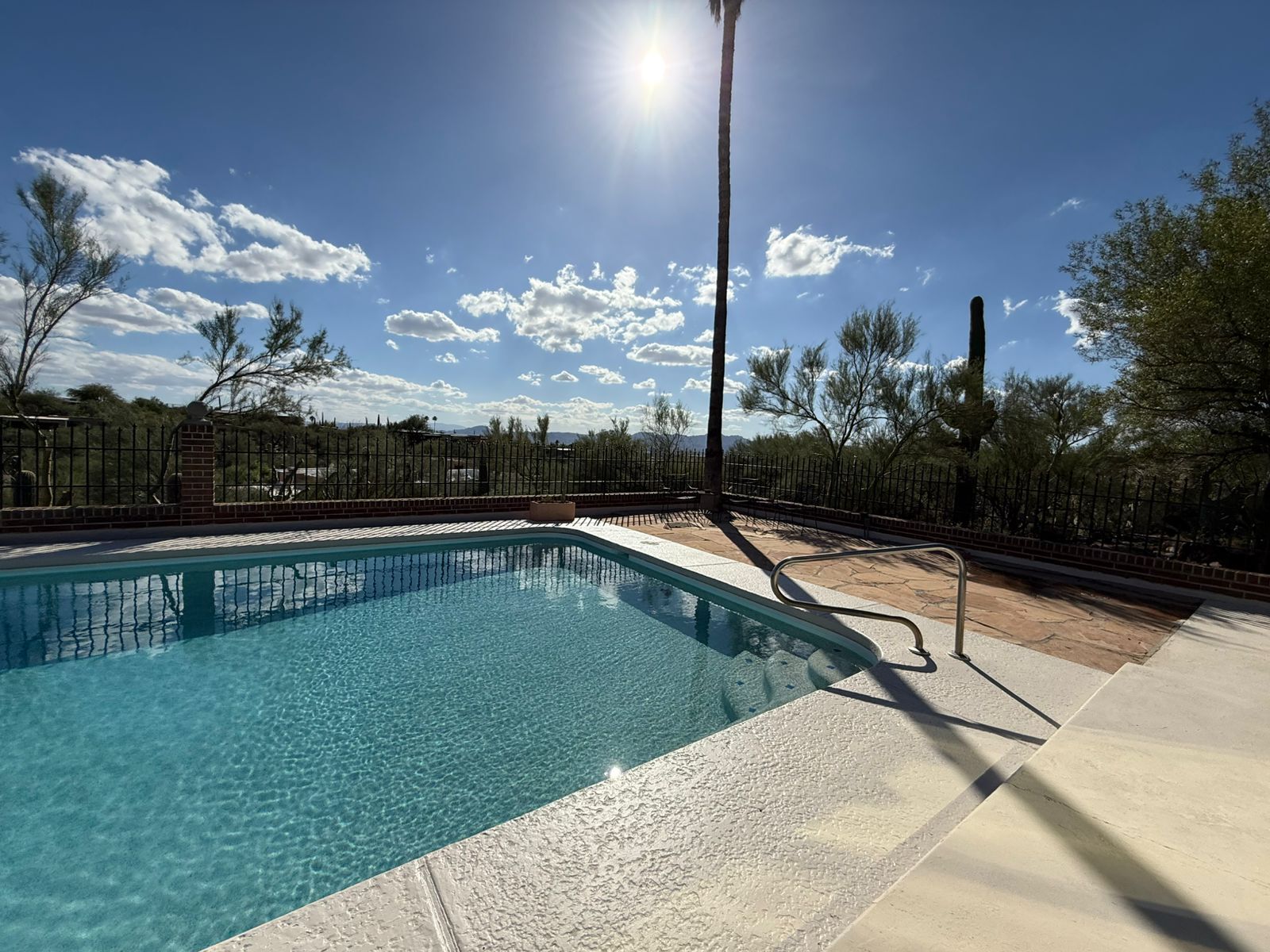 Building Photo - 1402 E Big Rock Rd