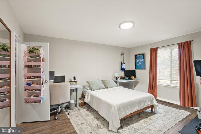 Building Photo - 9728 Kingsbridge Dr