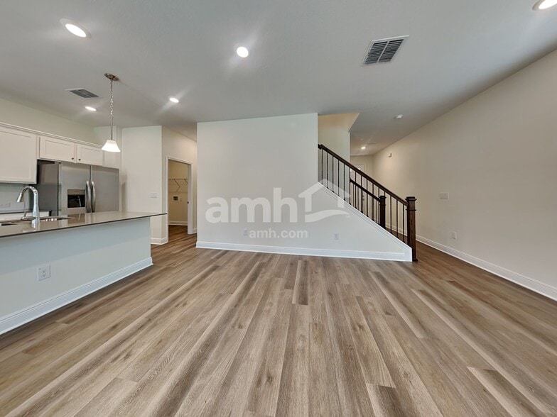 Building Photo - 27178 St Andrews Ave