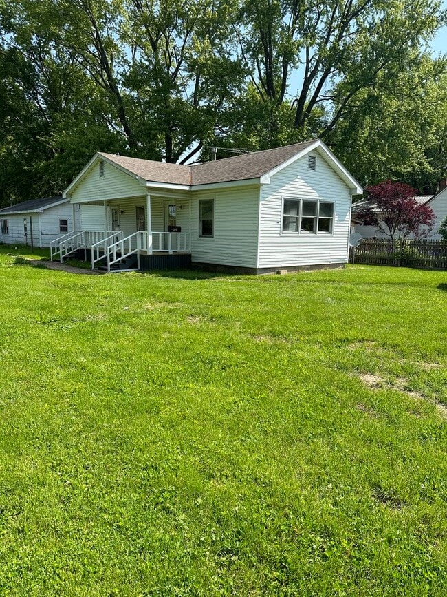Building Photo - 2 Bedroom,  Close to Park