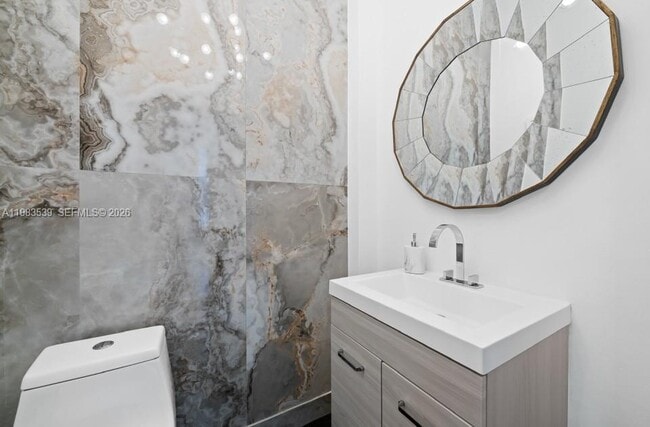 Building Photo - 641 Island Rd