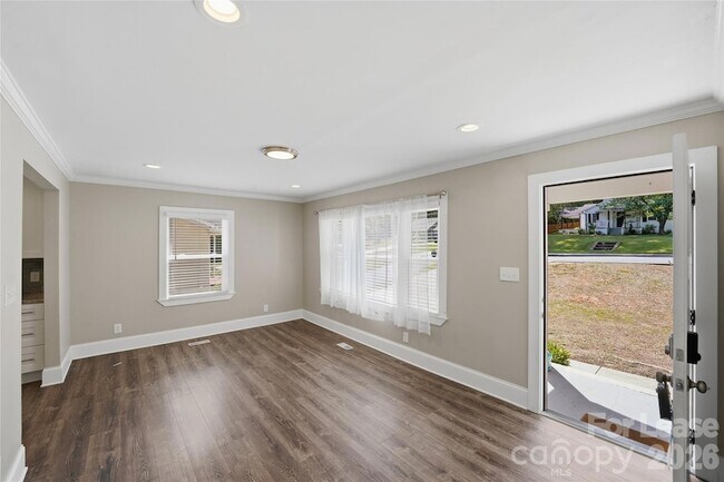 Building Photo - 4239 Dinglewood Ave