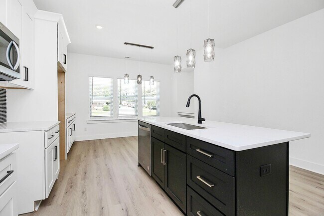 Kitchen and dining - 2613 Dr Carver Rd