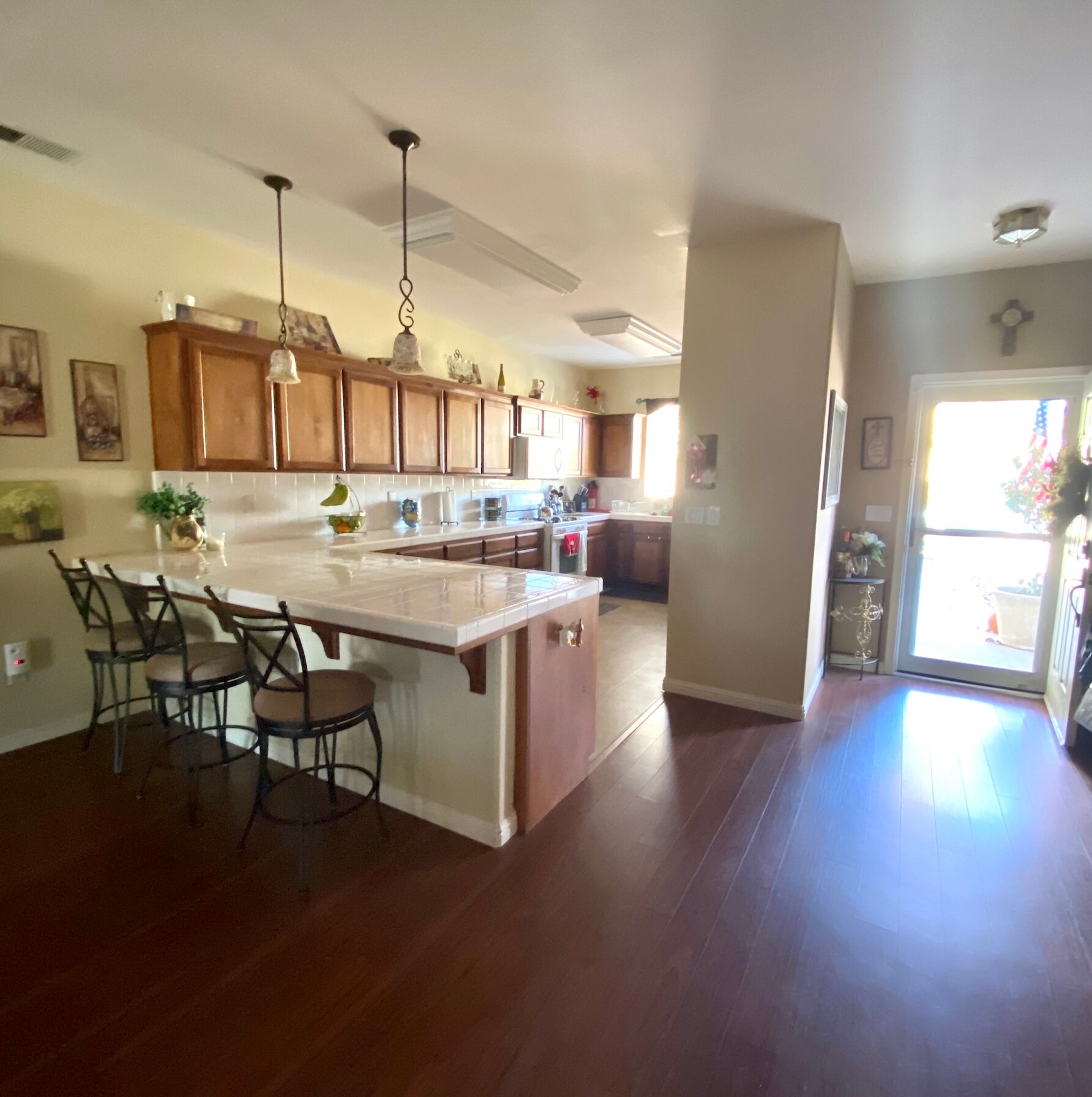 Building Photo - 1121 Oak Ave