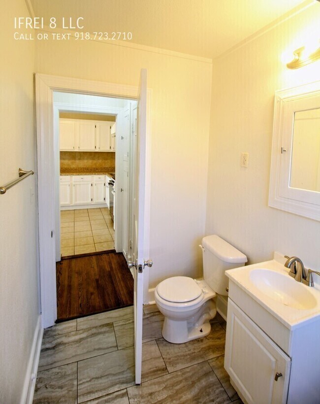 Building Photo - 2865 E Admiral Pl