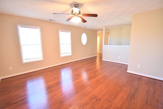 Building Photo - 3 bedroom 2.5 Bath Home with Loft- No Pets