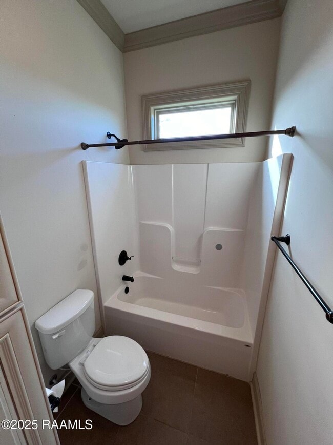 Building Photo - 100 Birchview Dr