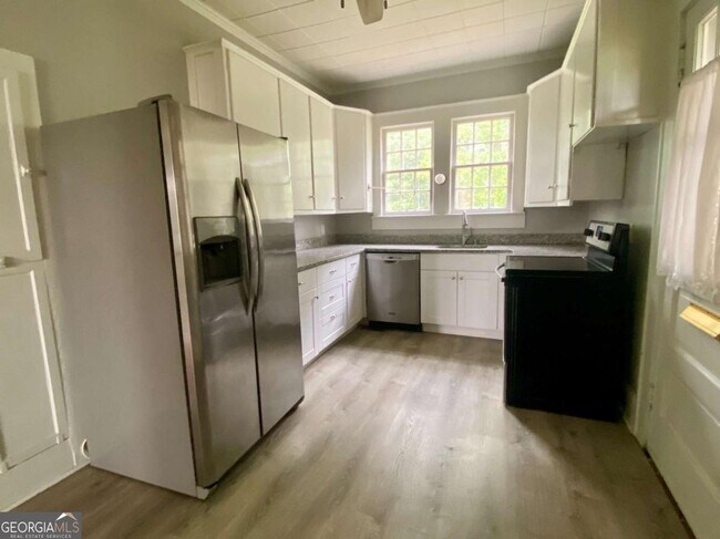 Building Photo - 44 W Howell St