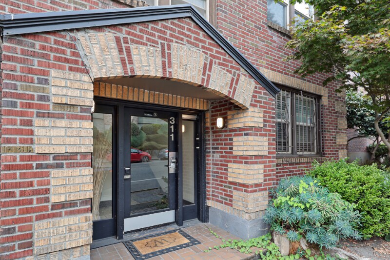 Primary Photo - 311 12th Ave E