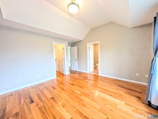 Building Photo - 15 Old Oak Dr