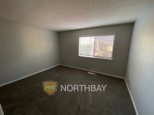 Building Photo - 2568 Vista Grande