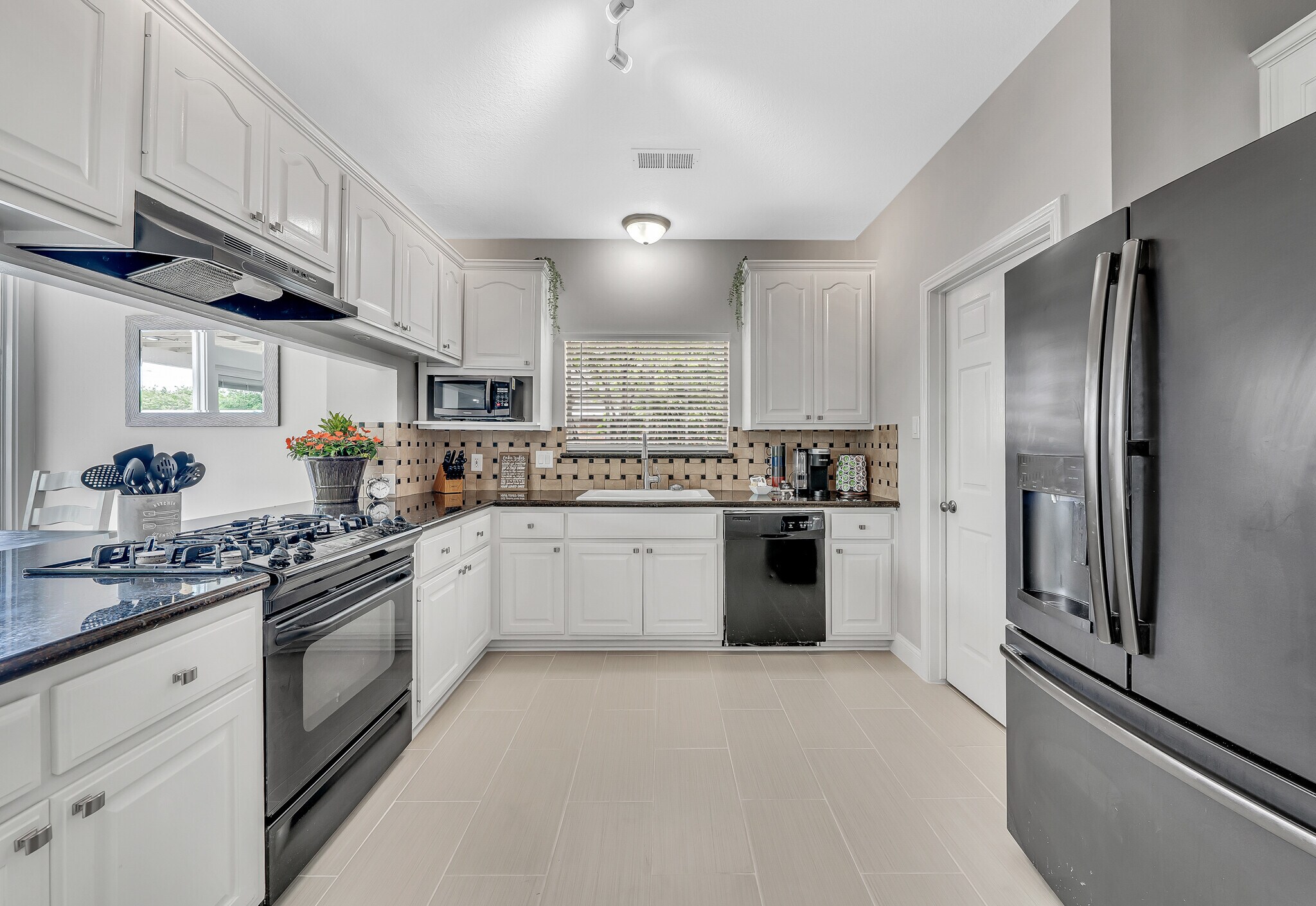Building Photo - 5417 Blue Haven Dr