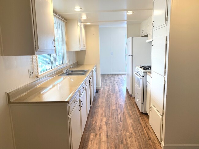 Building Photo - Community System Apartments