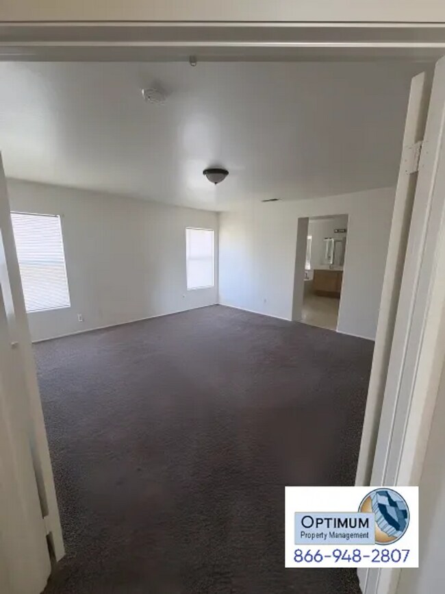 Building Photo - Beautiful 5 Bedroom, 3 Bathroom Two-Story Home with Loft & Spacious Backyard