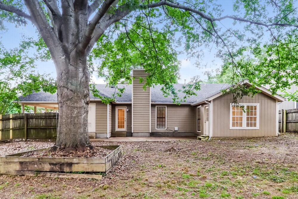Building Photo - 5711 Redford Ave