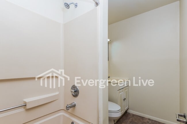 Building Photo - Currently accepting applications!