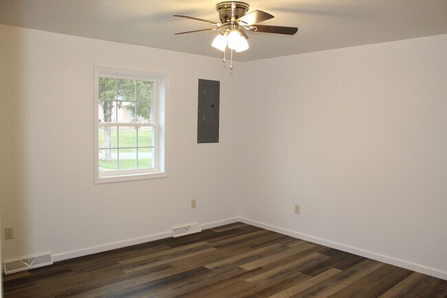 Building Photo - 11560 Punch Bowl Rd
