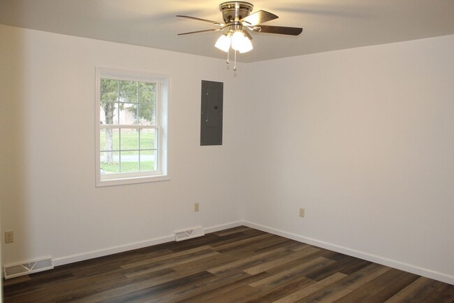 Building Photo - Wonderful County Home