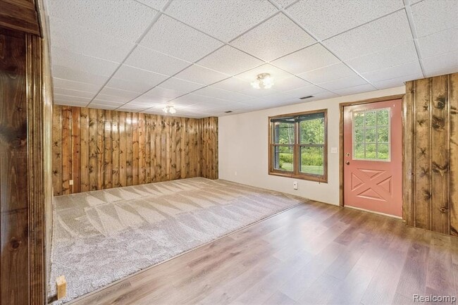 Building Photo - 10419 Maple Rd