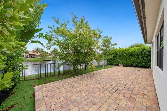 Building Photo - 11843 SW 13th Ct