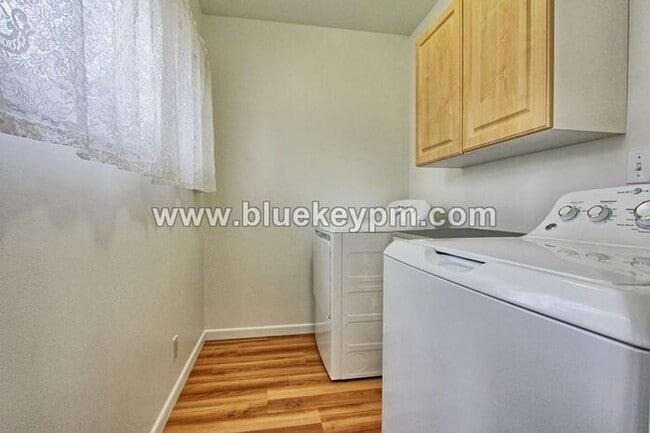 Building Photo - 4 Bedroom, 2 Bath Home with Primary on Main Floor, Basement and Large Fenced Yard