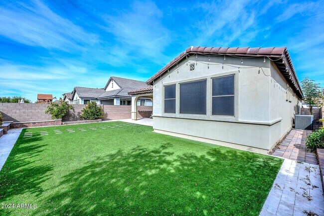 Building Photo - 7433 W Maya Way