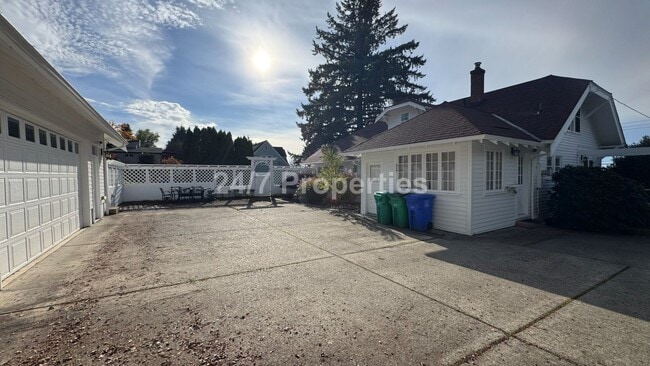 Building Photo - Unique Large 3BD I 2BA Home - Near Gabriel Park!