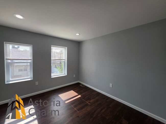 Building Photo - Renovated 2 Bedroom + Den, 3 Bath Home with Ensuites, Finished Basement and Stainless Appliances