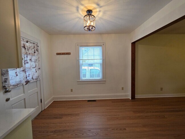 Building Photo - Charming brick ranch in Ellsworth