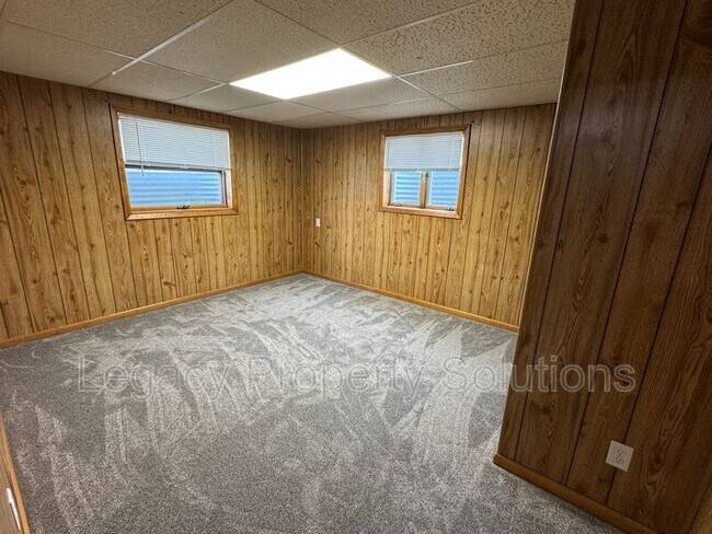 Building Photo - 611 N 29th St