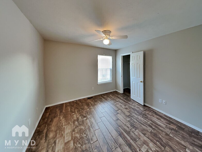 Building Photo - 711 N Jonathan Ave