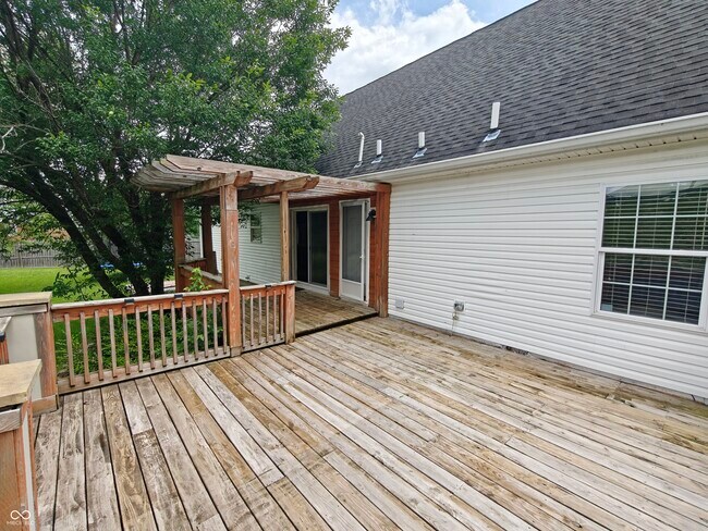 Building Photo - 802 Fern Dr
