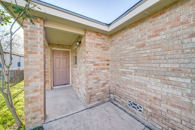 Building Photo - STONERIDGE DUPLEX - NORTH EAST I.S.D.