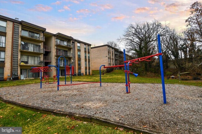 Building Photo - 5207 Newton St