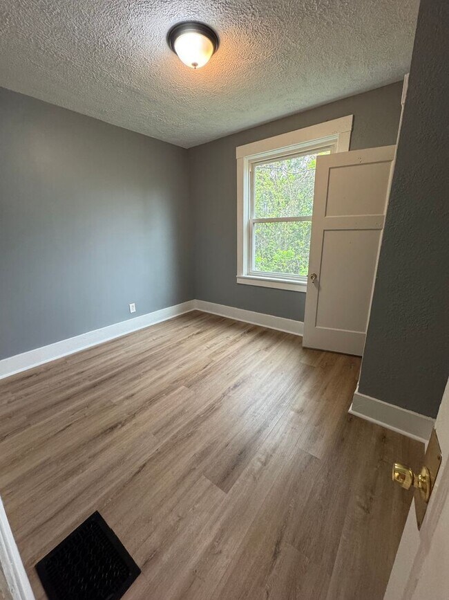 Building Photo - 311 W Burgess St