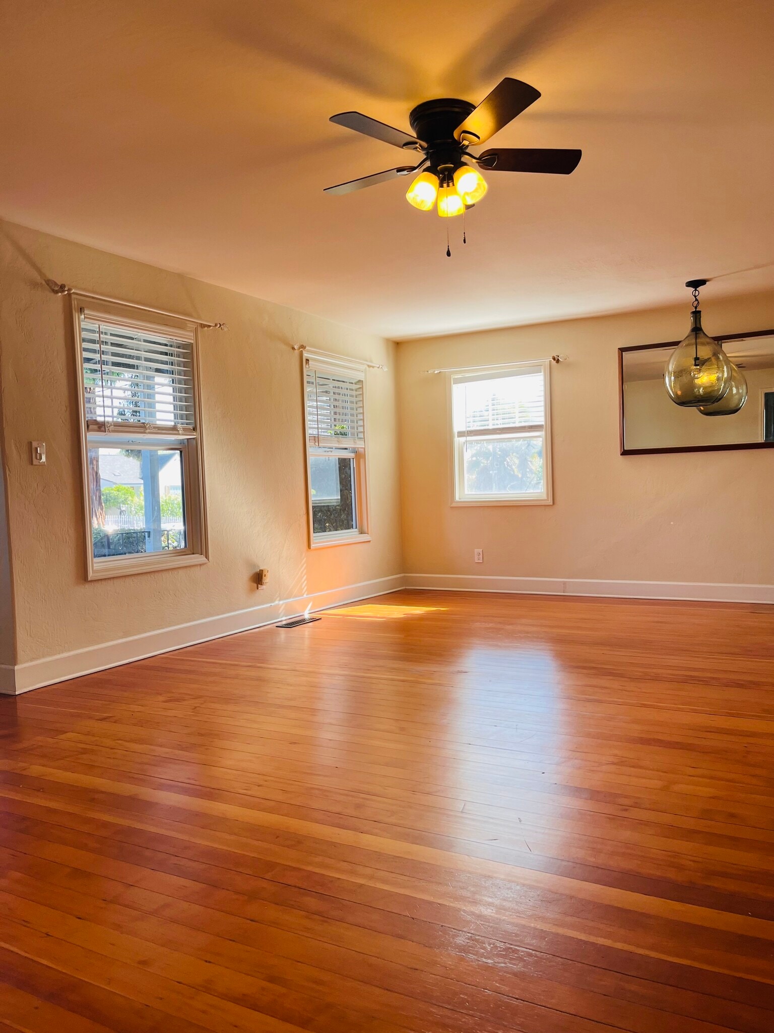 Building Photo - 233 Cherry Way