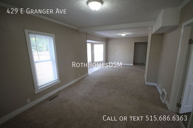 Building Photo - 3 Bedroom 2 Bath 2 Car Garage Large 1 1/2 ...