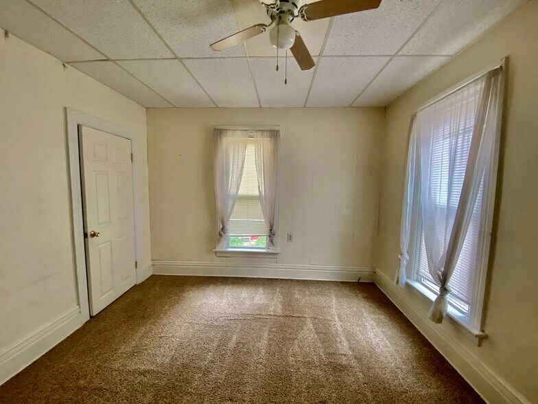 Building Photo - 1063 W 8th St