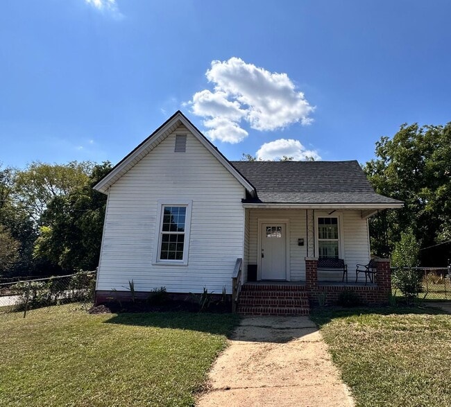 Primary Photo - Exclusively Offered By Muse Realty Rentals...