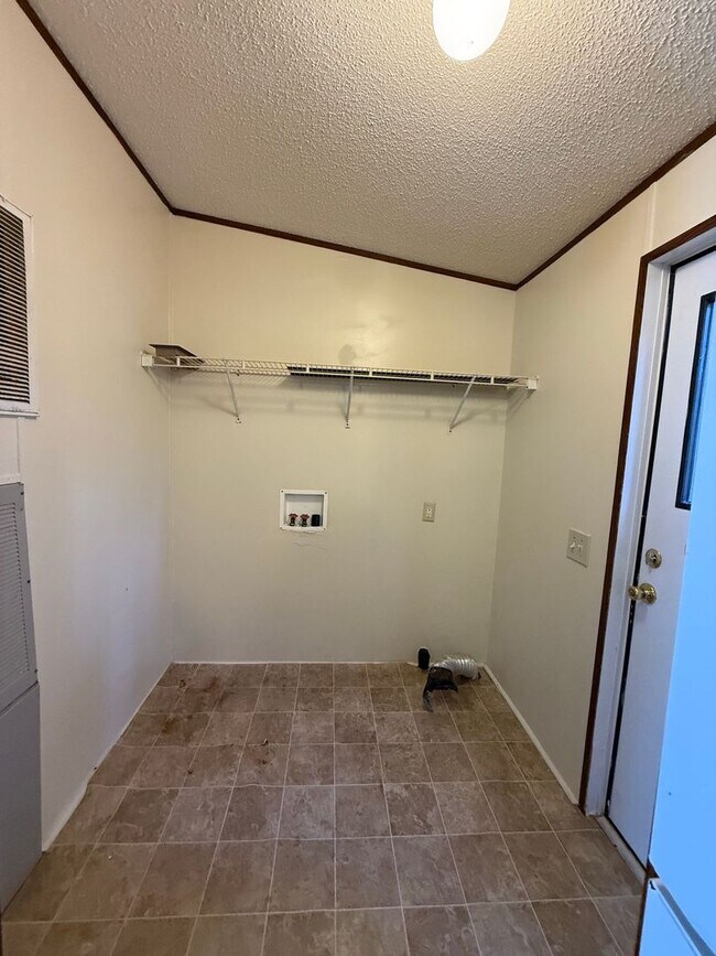 Building Photo - 3 Bedroom 2 bath mobile home