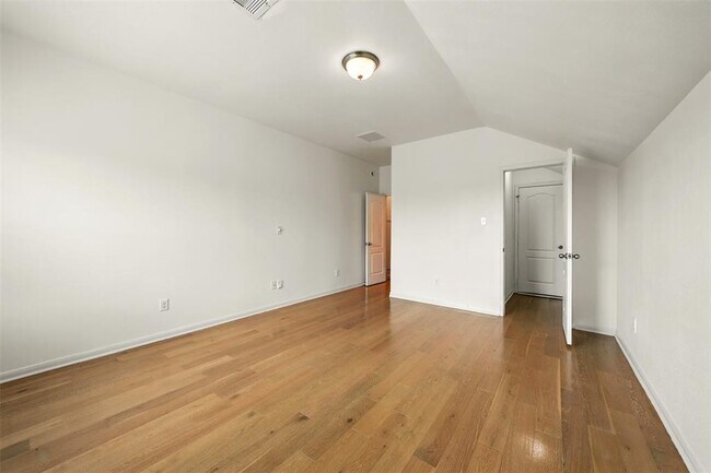 Building Photo - 9219 Gilbert Hollow Dr