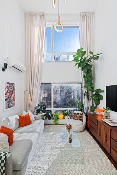 Building Photo - 299 Van Buren St