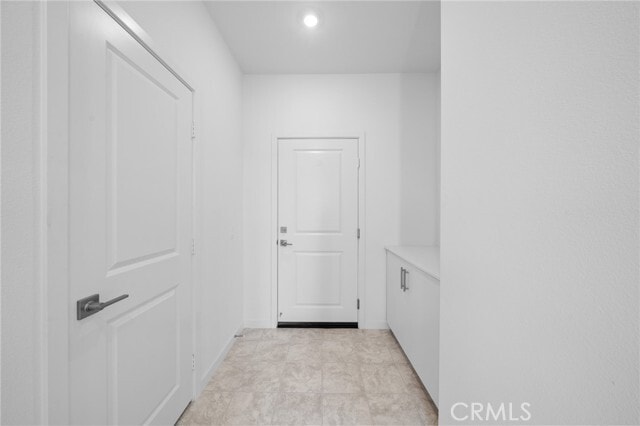 Building Photo - 109 S Laxore St