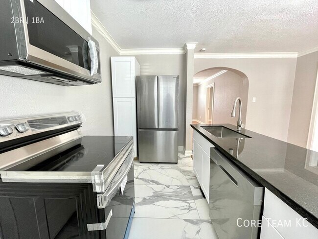 Building Photo - 1114 W 45th St
