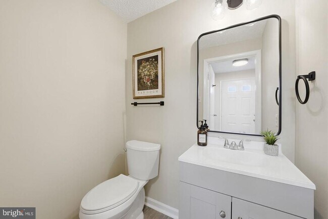 Building Photo - 7619 Nutwood Ct