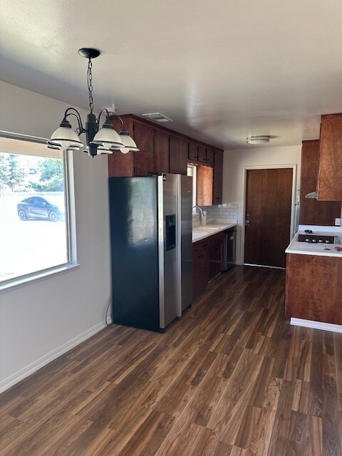 Building Photo - East Modesto Country Living, 3 Bedrooms 2 Bathrooms