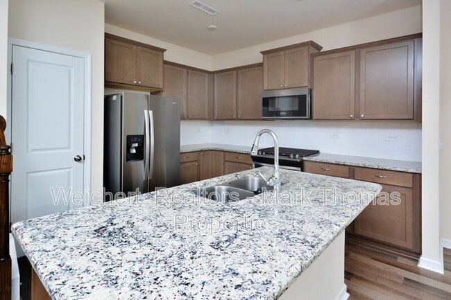 Building Photo - 409 Vassar Dr
